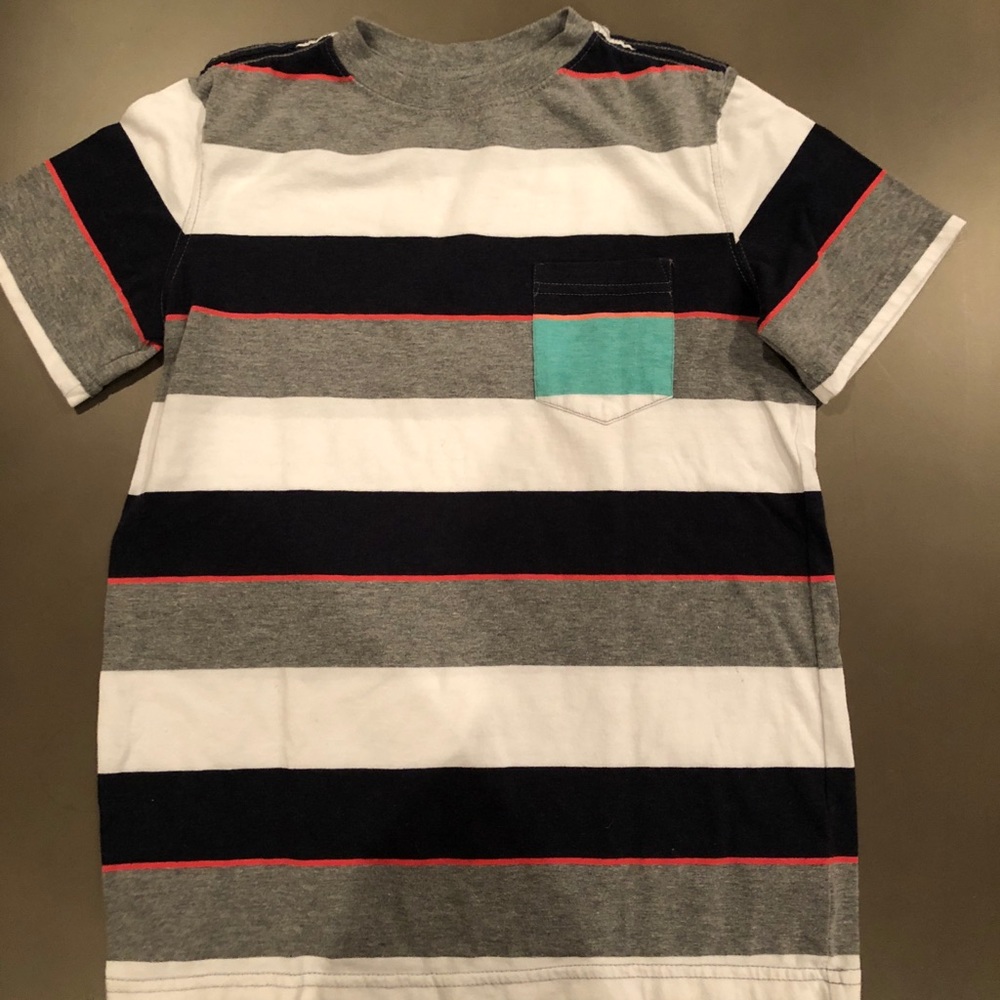 Youth medium front pocket striped tee